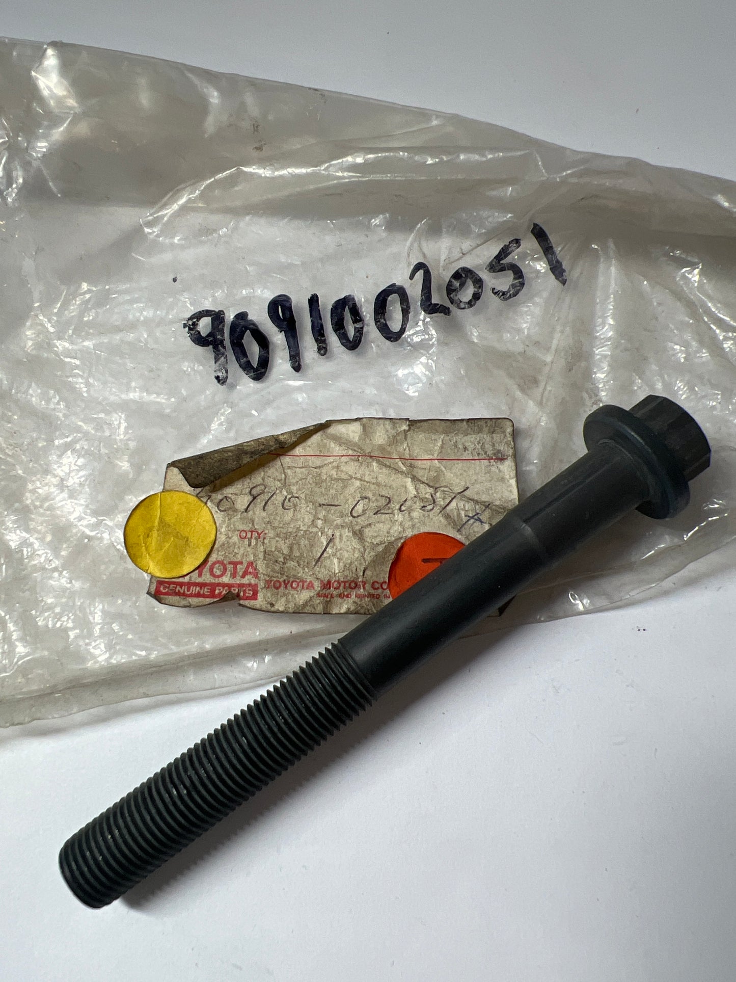 90910-02051 CYLINDER HEAD, toyota