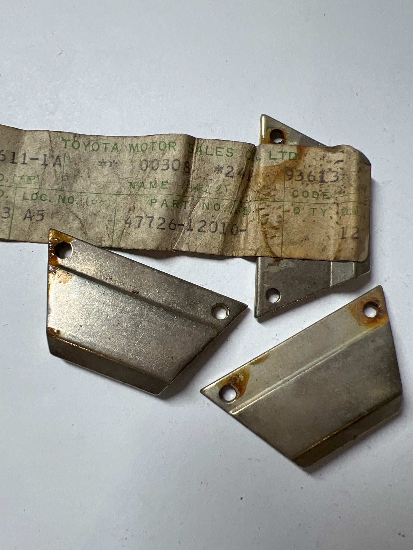 47726-12010 FRONT DISC BRAKE CALIPER & DUST COVER, toyota