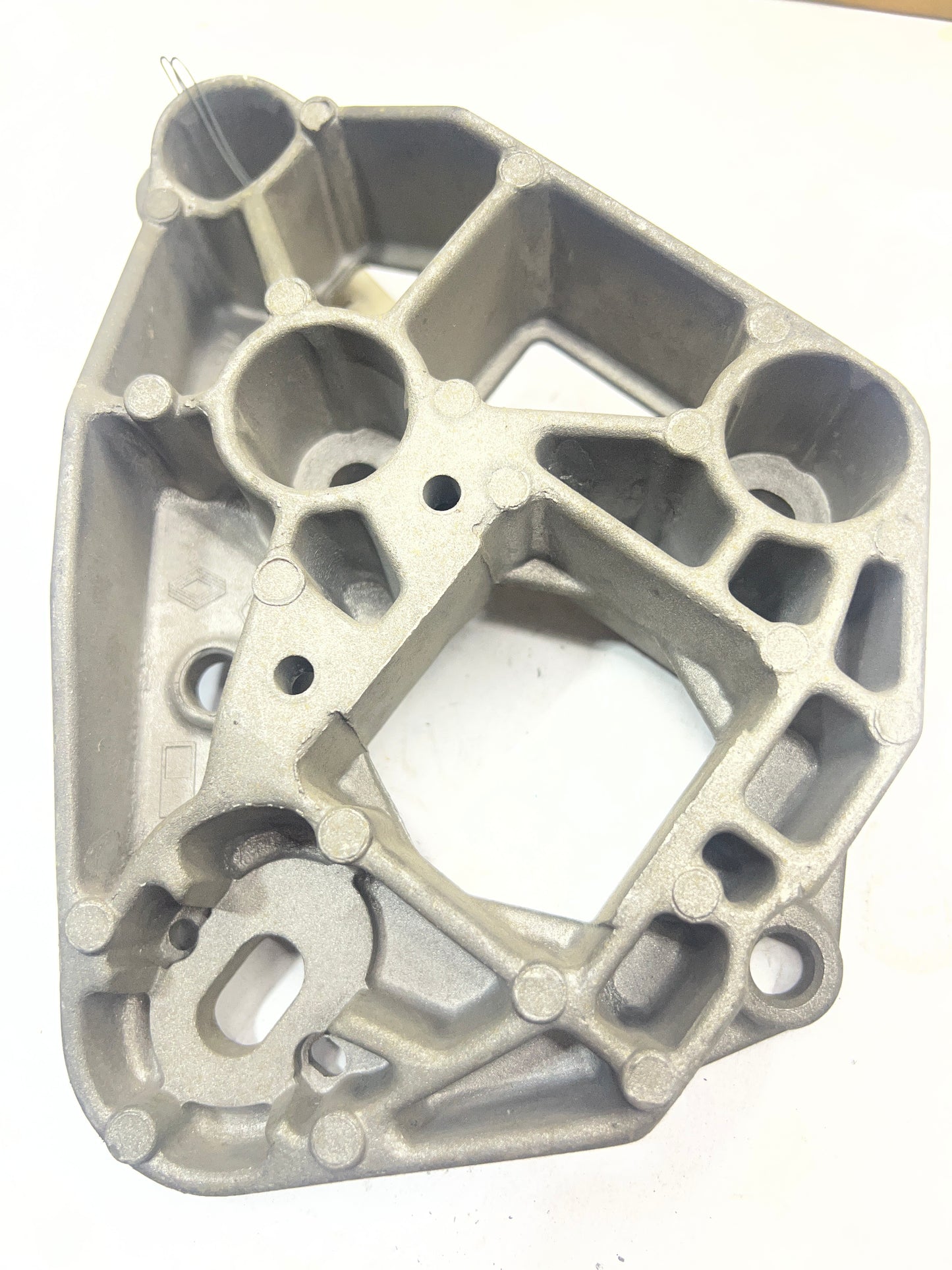 7700795740 COVER MOUNTING RENAULT