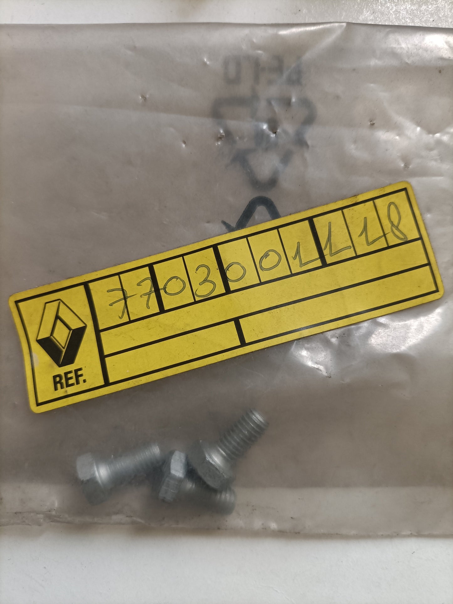 7703001118 Renault Tornillo