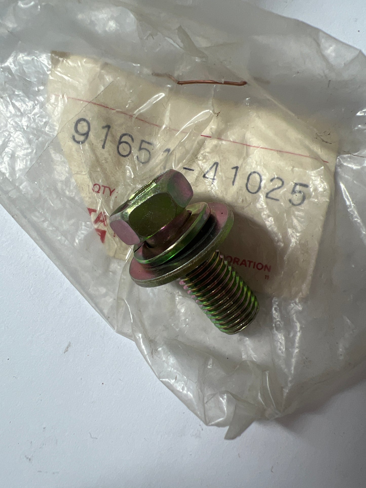 91651-41025 FRONT BUMPER & BUMPER STAY
85-05: HEADLAMP CLEANER, toyota