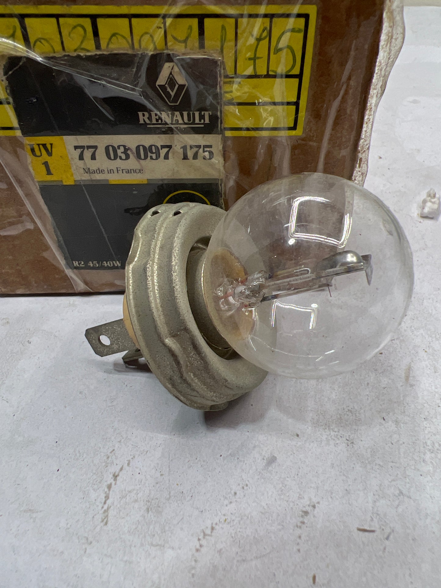 7703097175 Bombilla, foco de largo alcance RENAULT