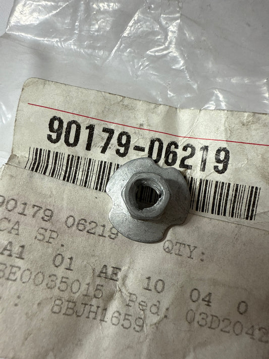 90179-06219 FLOOR PAN & LOWER BACK PANEL
58-02: FLOOR INSULATOR
77-01: FUEL TANK & TUBE, toyota