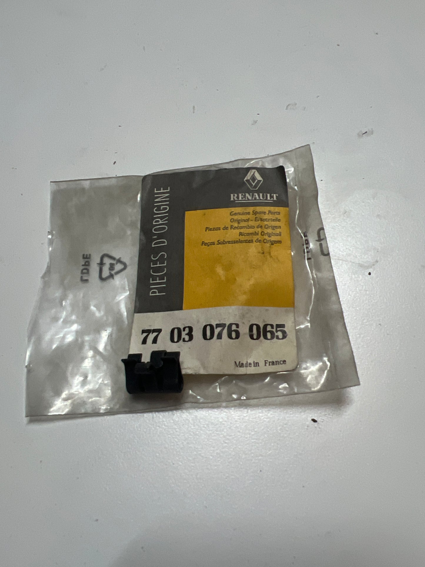 7703076065 GRAPA DE SUJECIÓN RENAULT