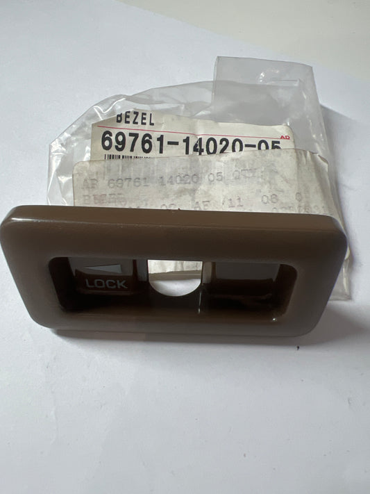 69761-14020-05 FRONT DOOR LOCK & HANDLE, toyota