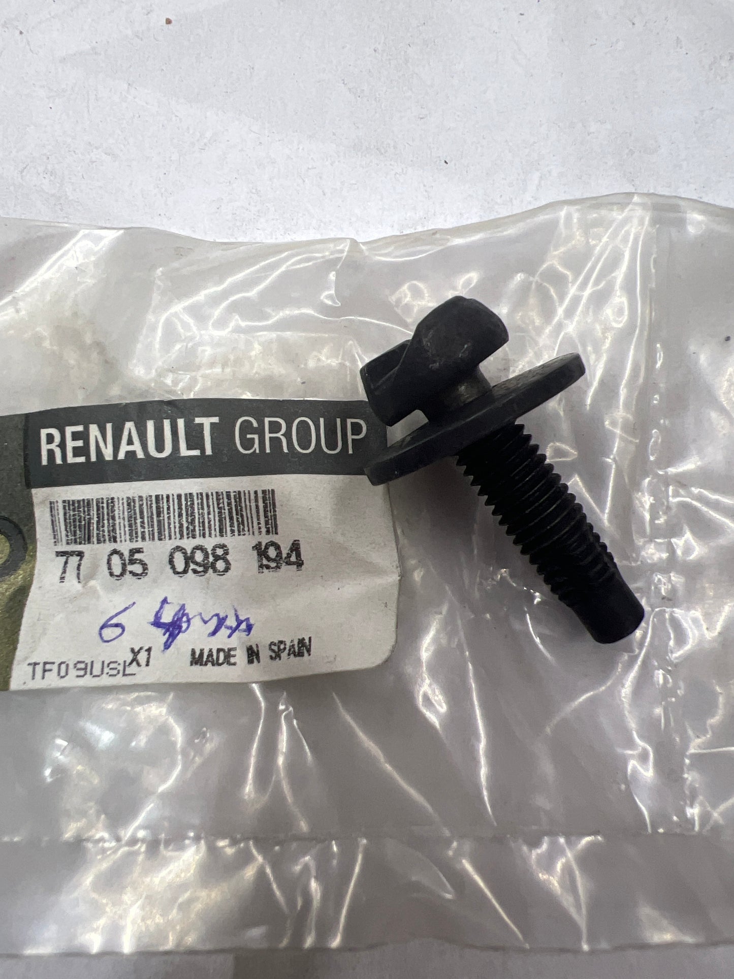 7705098194 TORNILLO M8X25 RENAULT