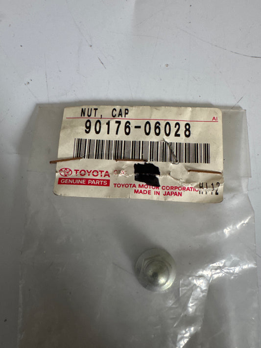 90176-06028 CYLINDER HEAD, toyota