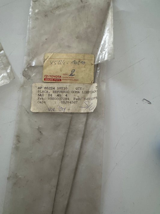 85224-10210 WINDSHIELD WIPER, toyota