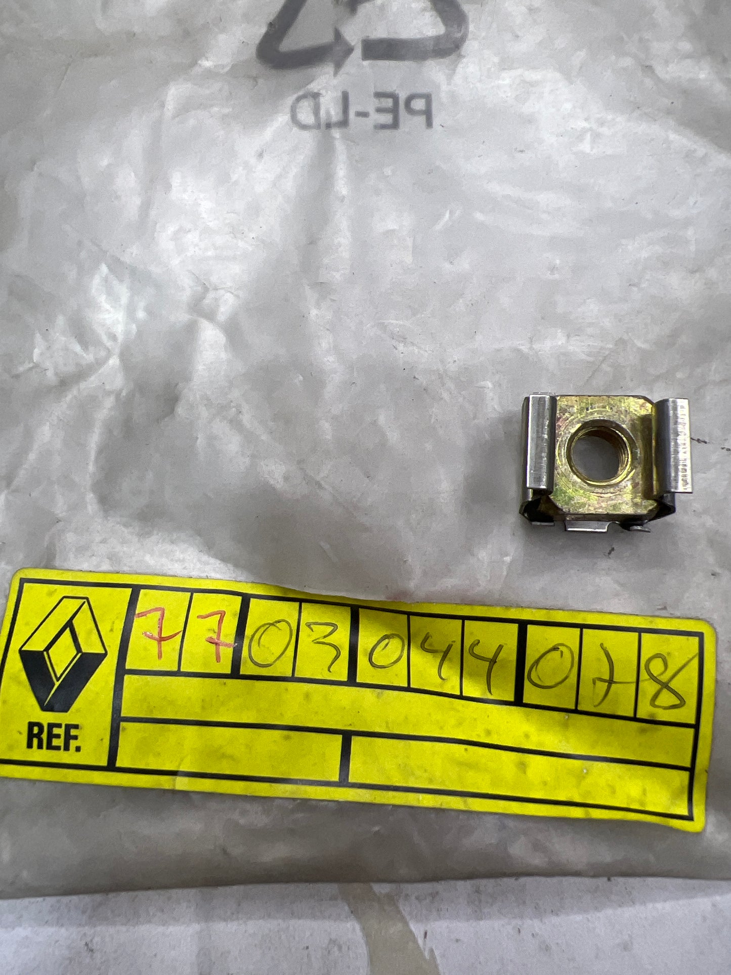 7703044078 TUERCA RENAULT