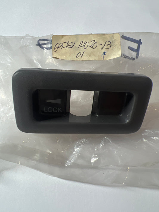 69751-14020-13, Boton, Toyota - Lexus