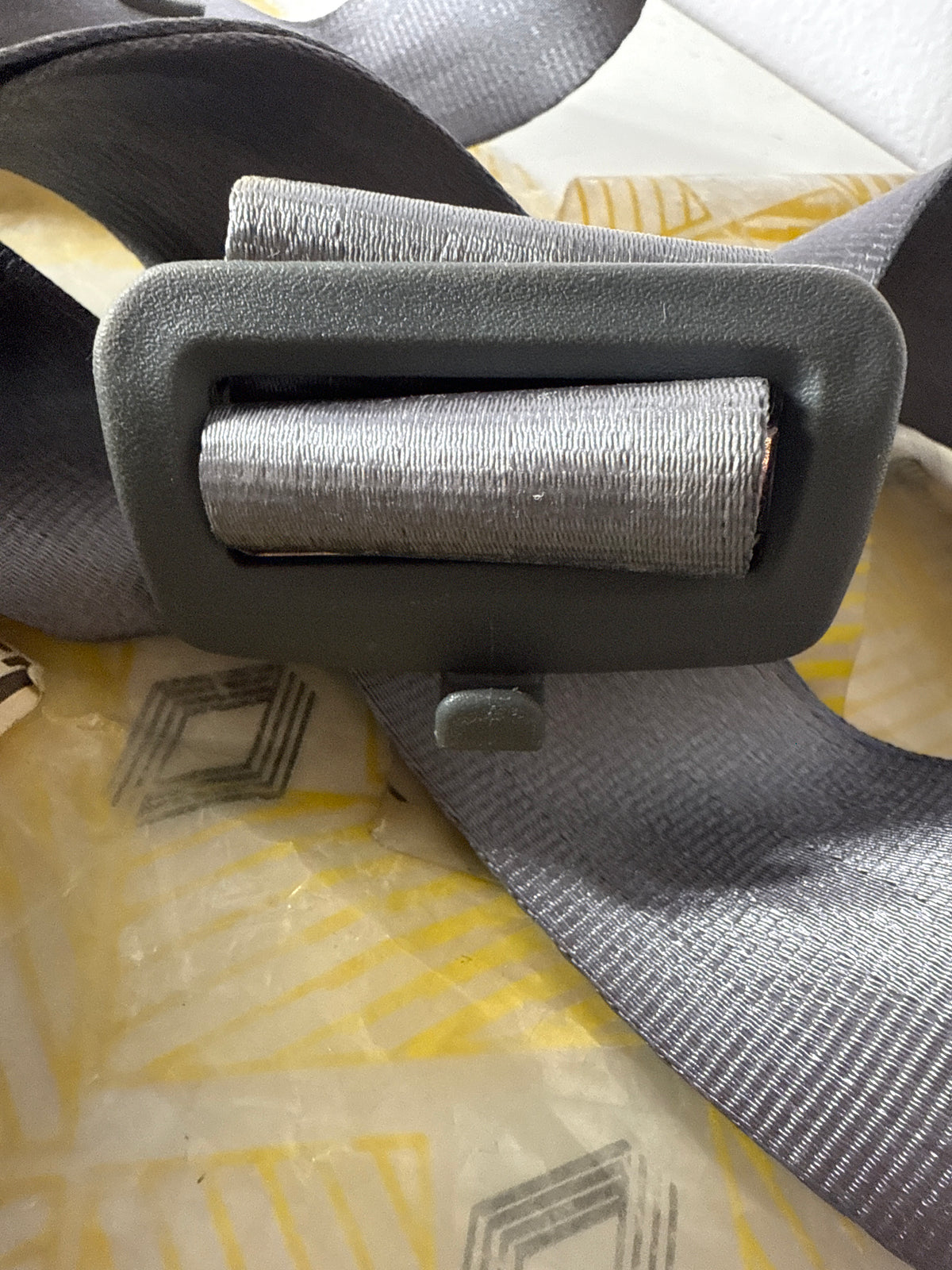 Cinturón de seguridad Renault 7700765759
