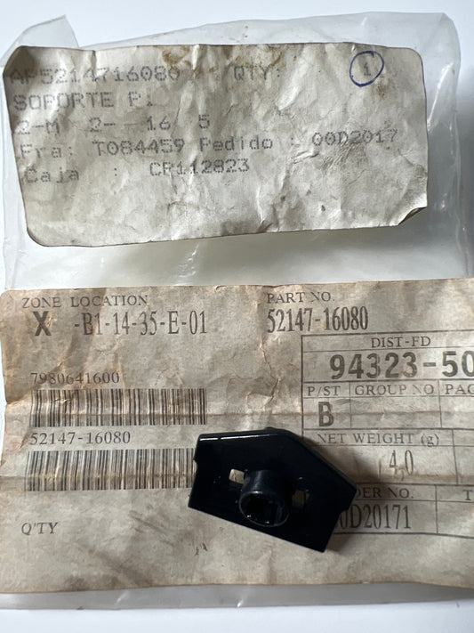 52147-16080, PARACHOQUES DE MONTAJE DE MENSULA FR DER, Toyota - Lexus