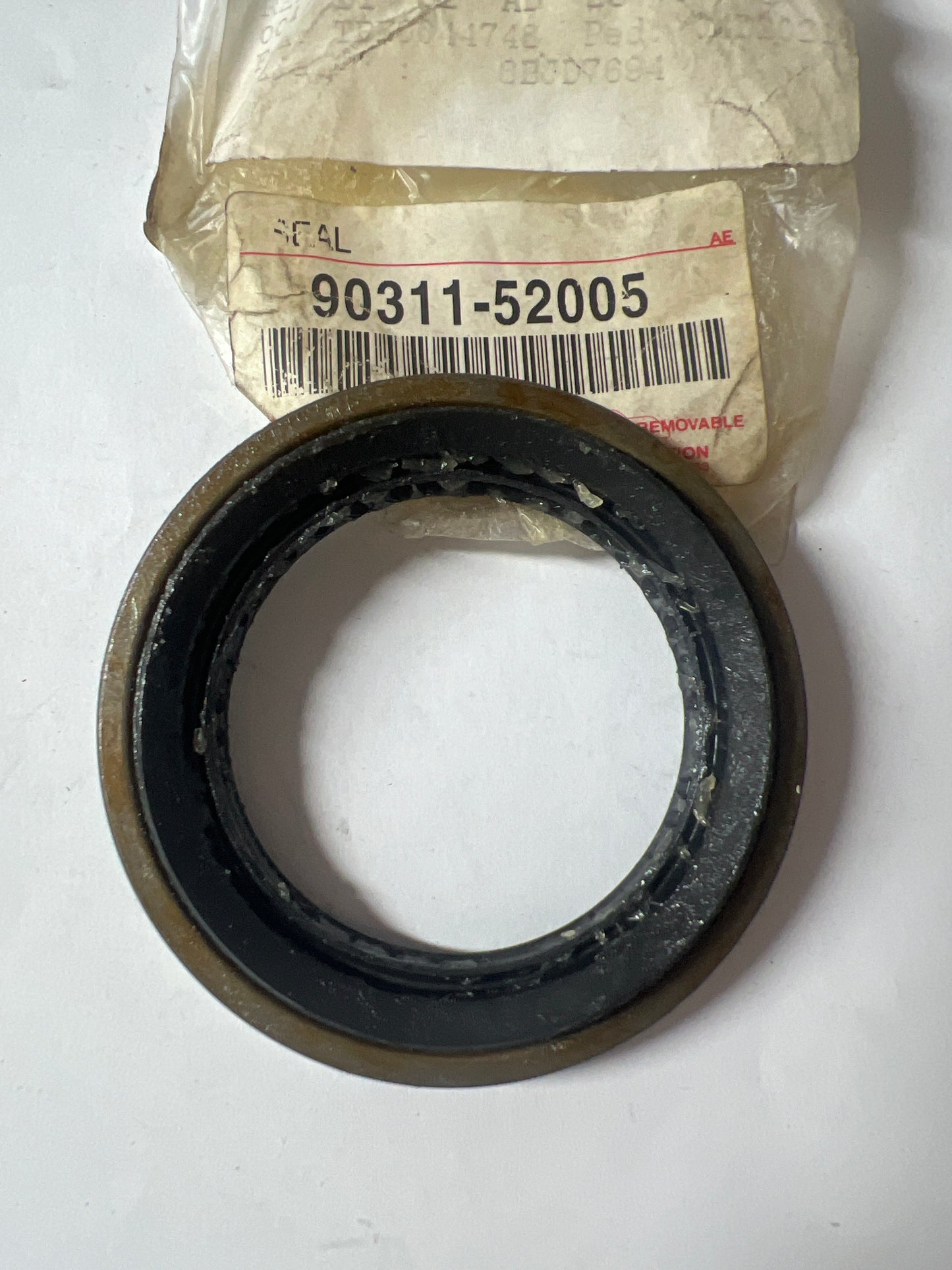 90311-52005 REAR AXLE SHAFT & HUB, toyota