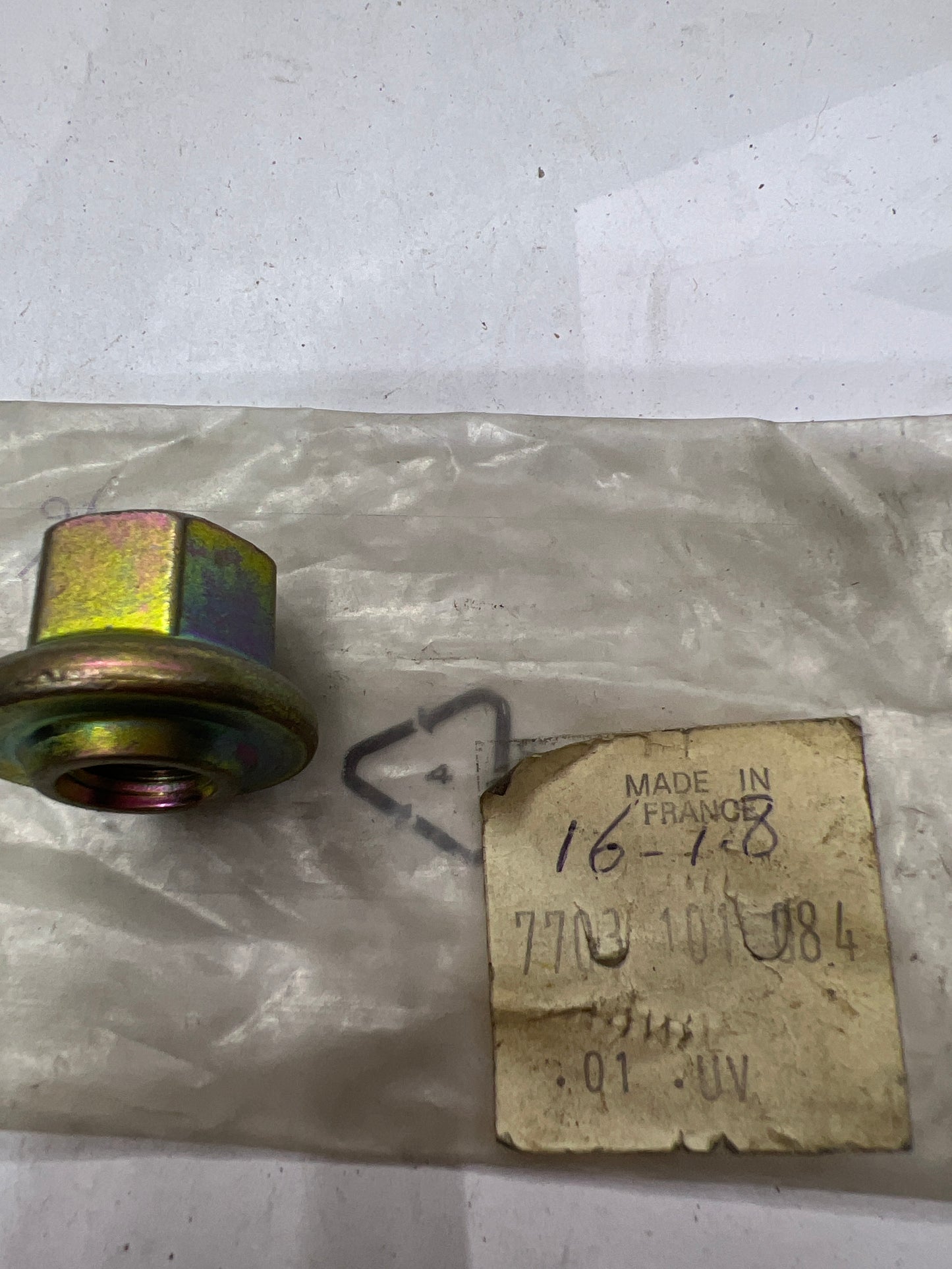 7703101084 TORNILLO SOPORTE RENAULT