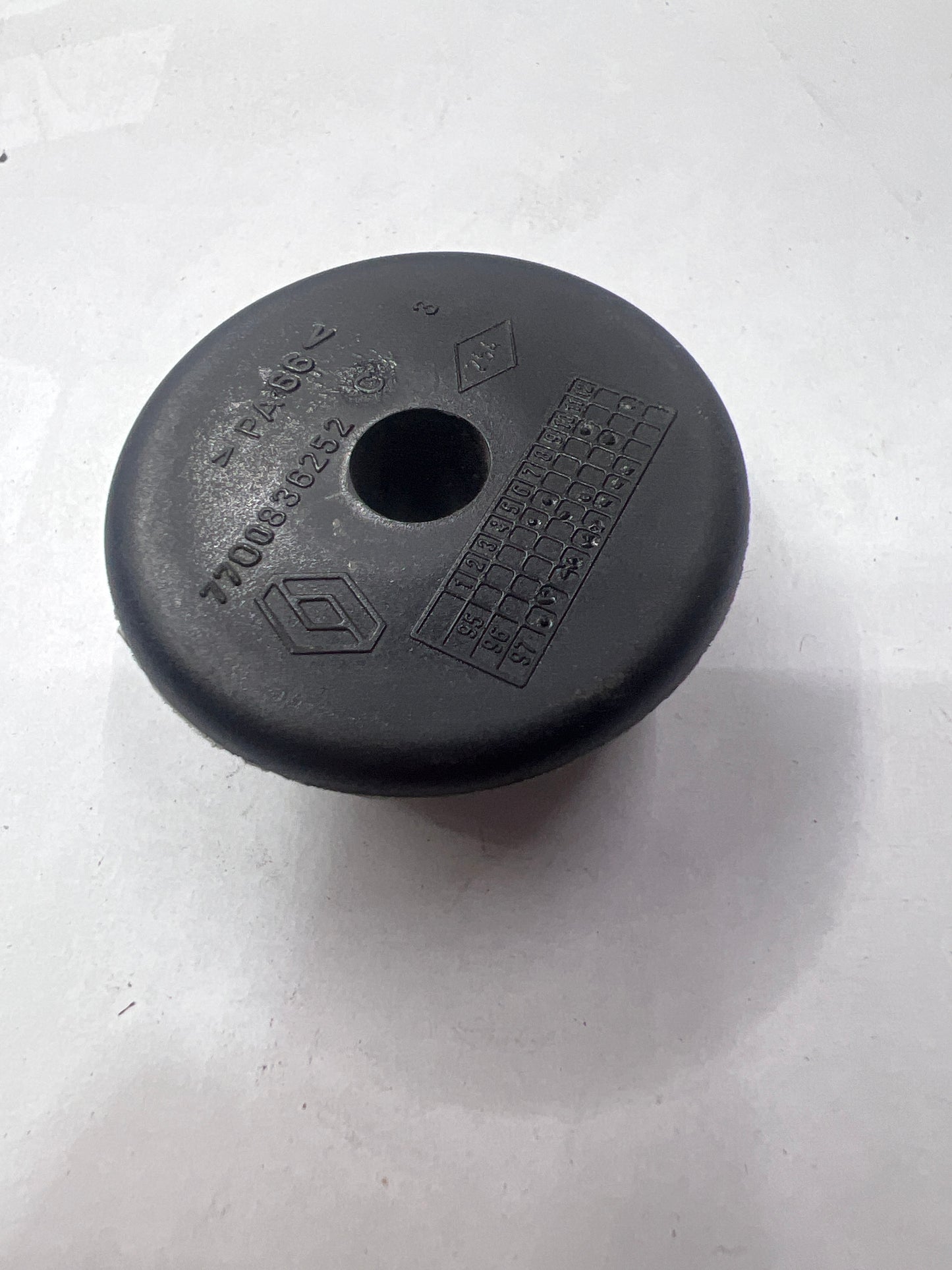 7700836262 CACHE RETRO G.BOUR RENAULT
