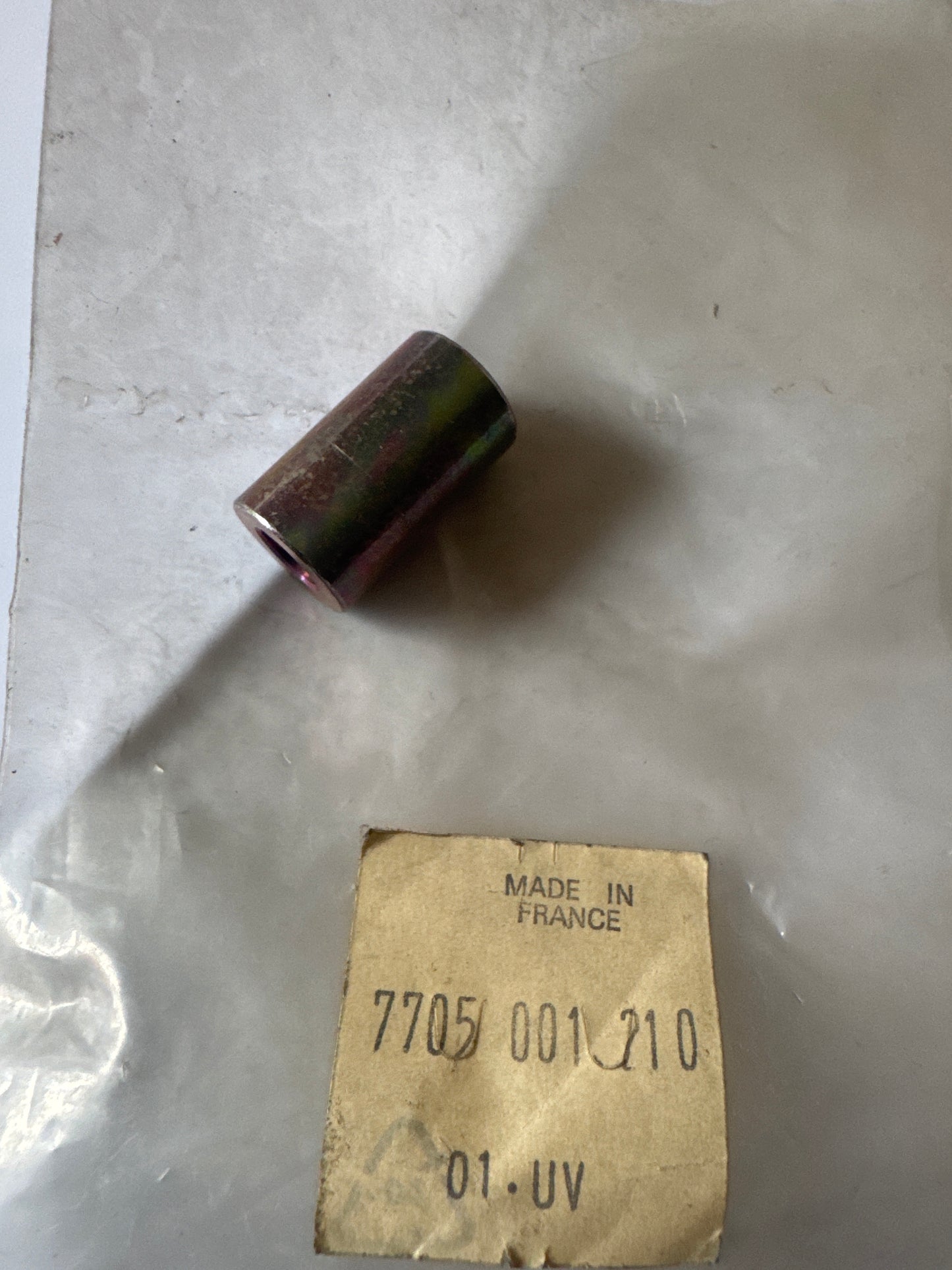 7705001210, *ENTRETOISE   7-2, Renault