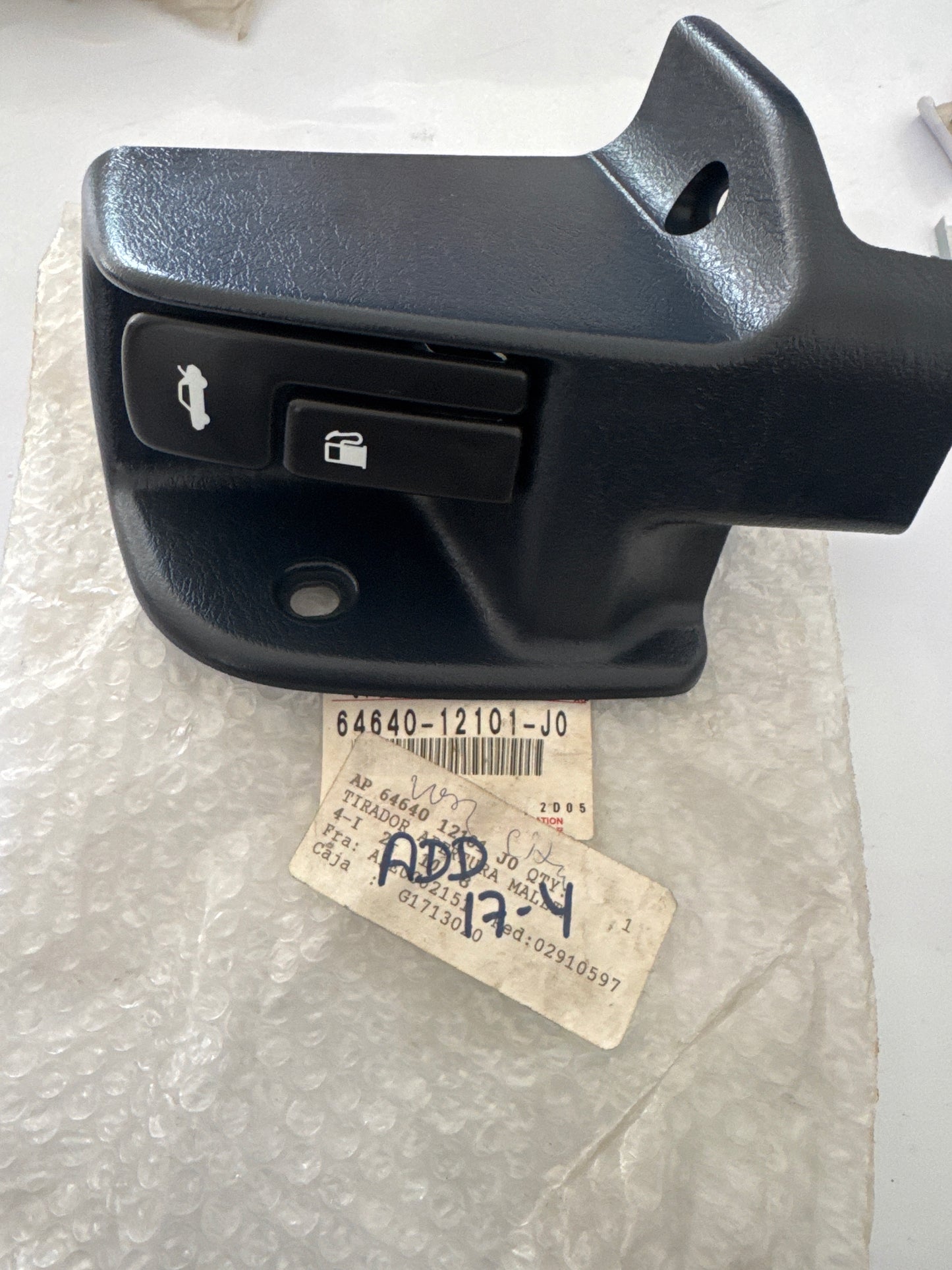 64640-12101-J0 LUGGAGE COMPARTMENT DOOR & LOCK, toyota