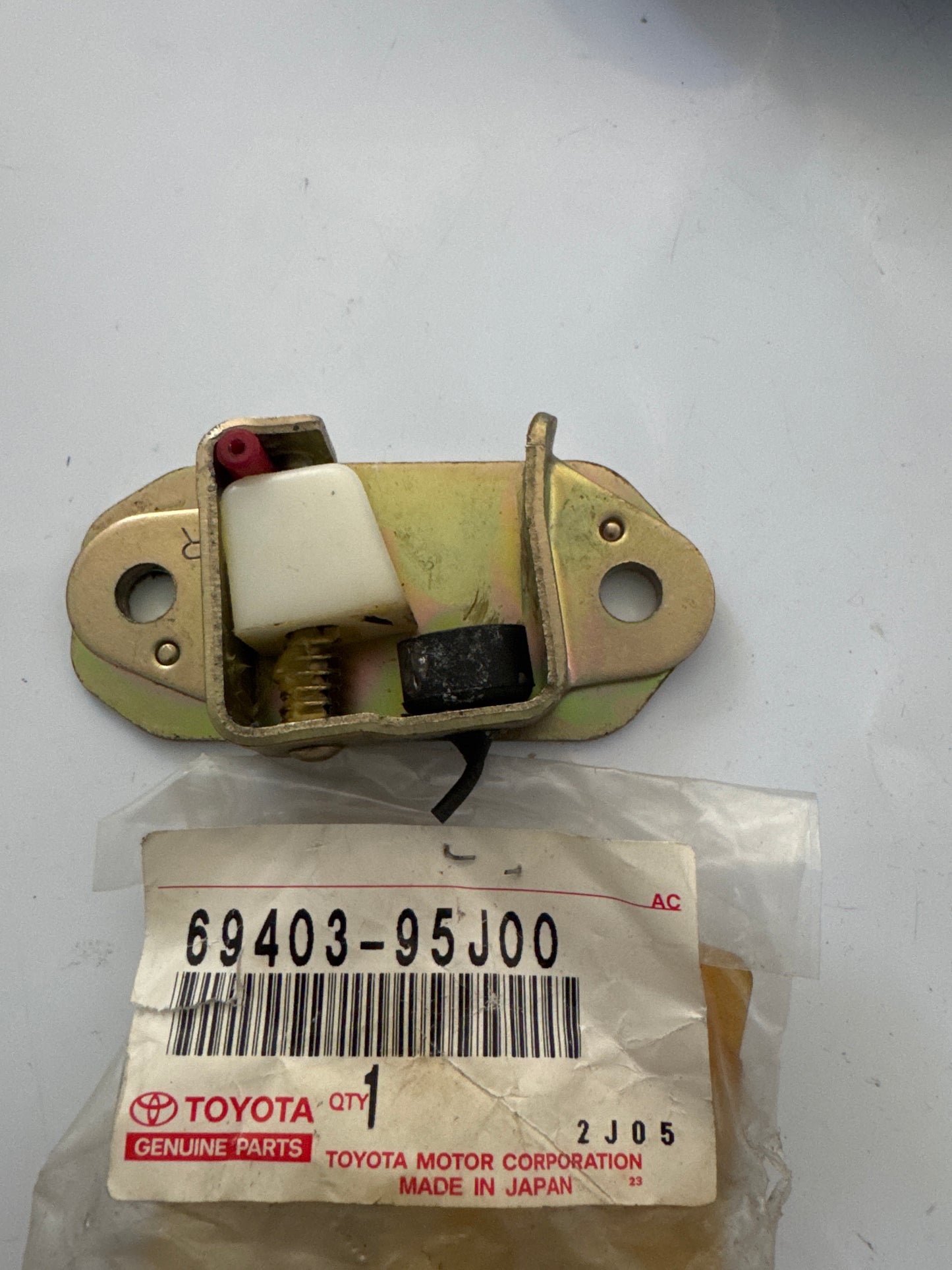 69403-95J00, 69403-95J00 BACK DOOR LOCK & HINGE, toyota, Toyota - Lexus