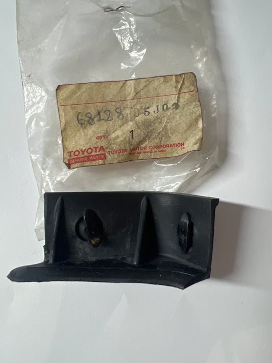 68128-95J02 FRONT DOOR PANEL & GLASS, toyota