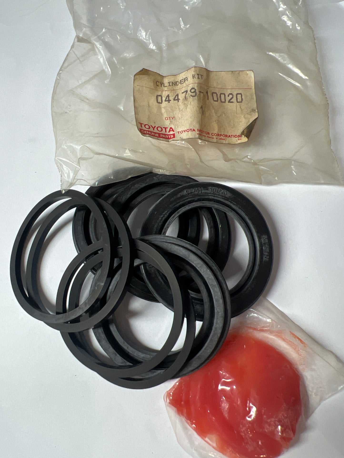 04479-10020 FRONT DISC BRAKE CALIPER & DUST COVER, toyota