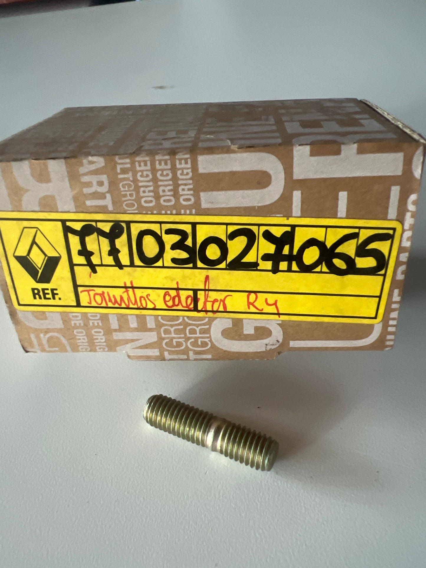 7703027065 ESPÁRRAGO COLECTOR RENAULT R4