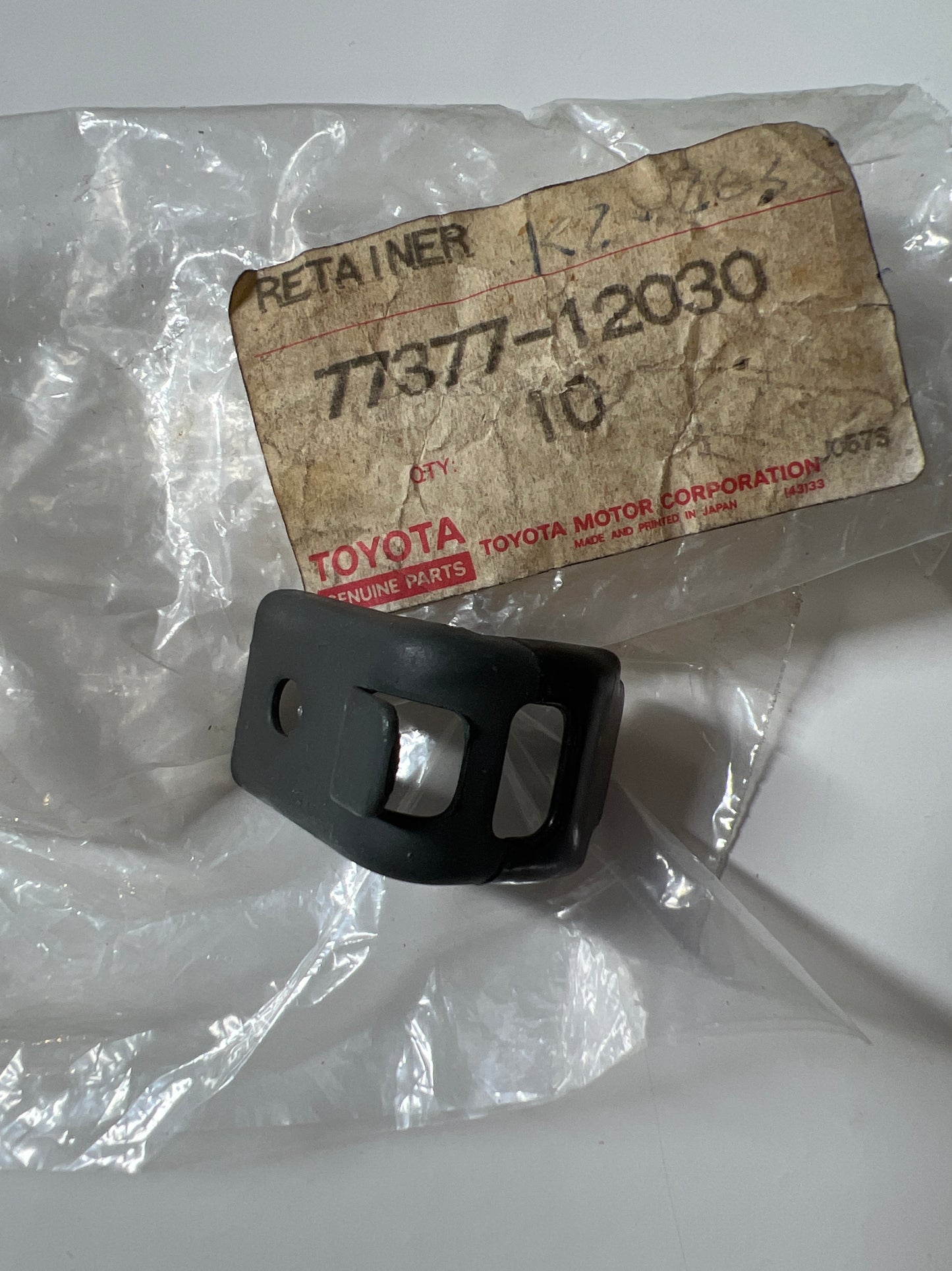 77377-12030, TAPA RETENEDOR CIERRE APERTURA REELLENADOR COMBUSTI, Toyota - Lexus