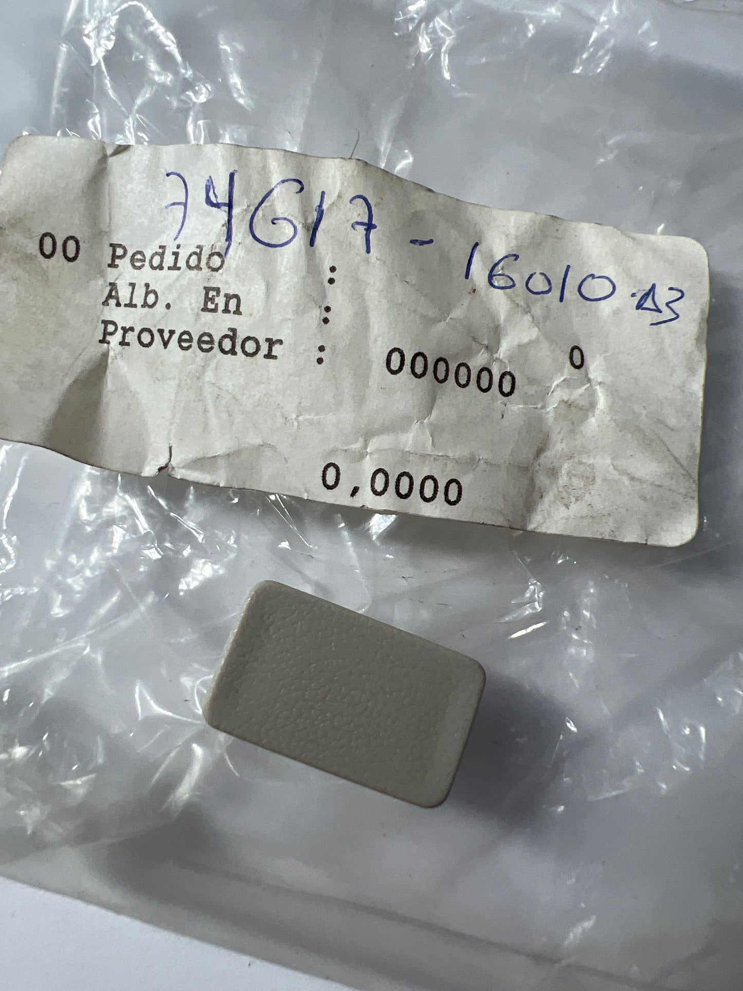 74617-16010, TAPON  EMPUNADURA AUXILIAR PUERTA POSTERIOR, Toyota - Lexus