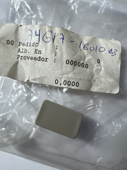 74617-16010, TAPON  EMPUNADURA AUXILIAR PUERTA POSTERIOR, Toyota - Lexus