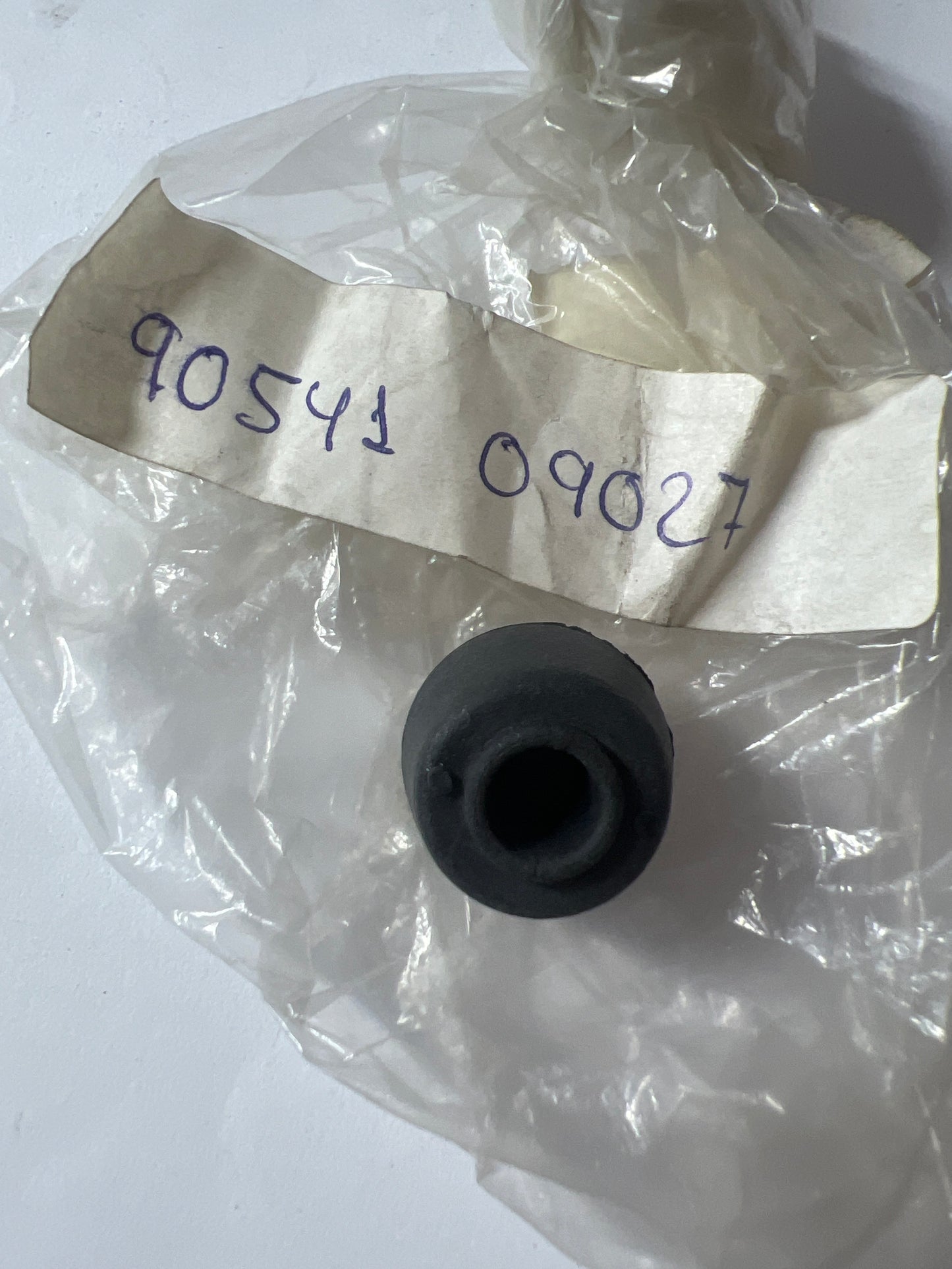 90541-09027 SLIDE ROLLER & RAIL, toyota