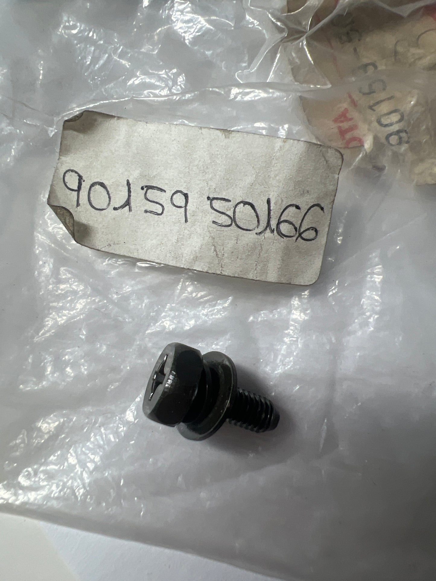 90159-50166 INSTRUMENT PANEL & GLOVE COMPARTMENT
58-06: CONSOLE BOX & BRACKET
86-01: RADIO RECEIVER & AMPLIFIER & CONDENSER, toyota