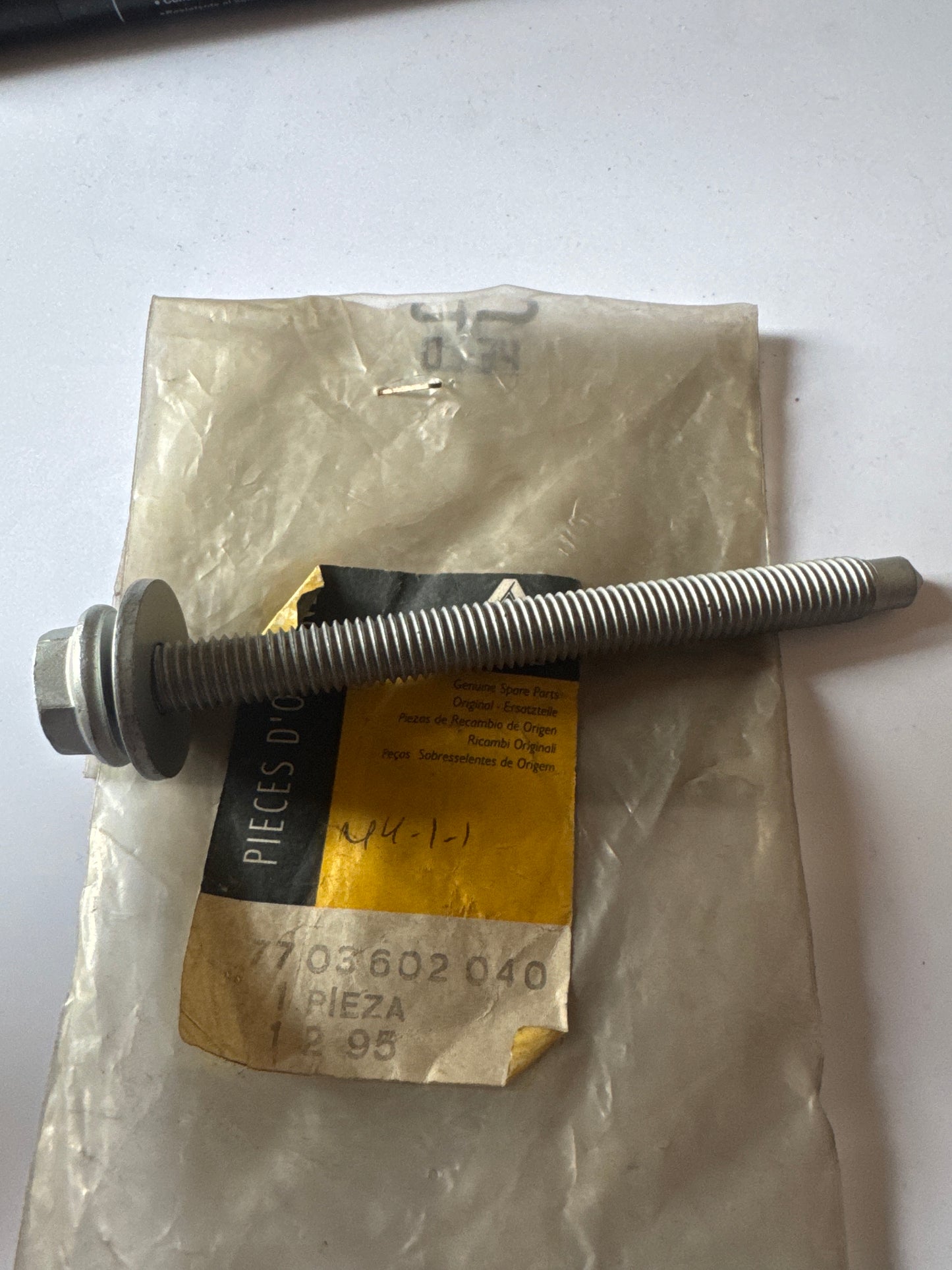 7703602040, TORNILLO FIJ.CUNA, Renault