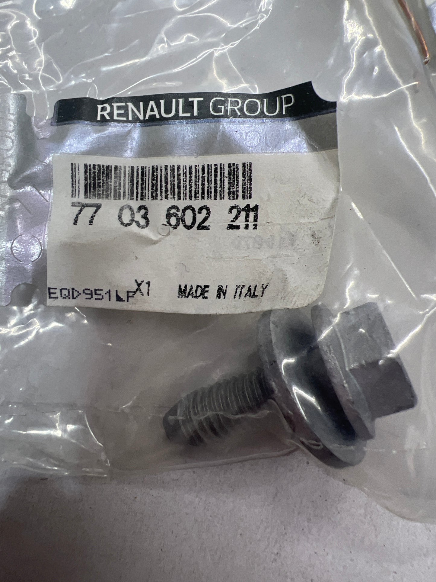 7703602211 TORNILLO M8 RENAULT