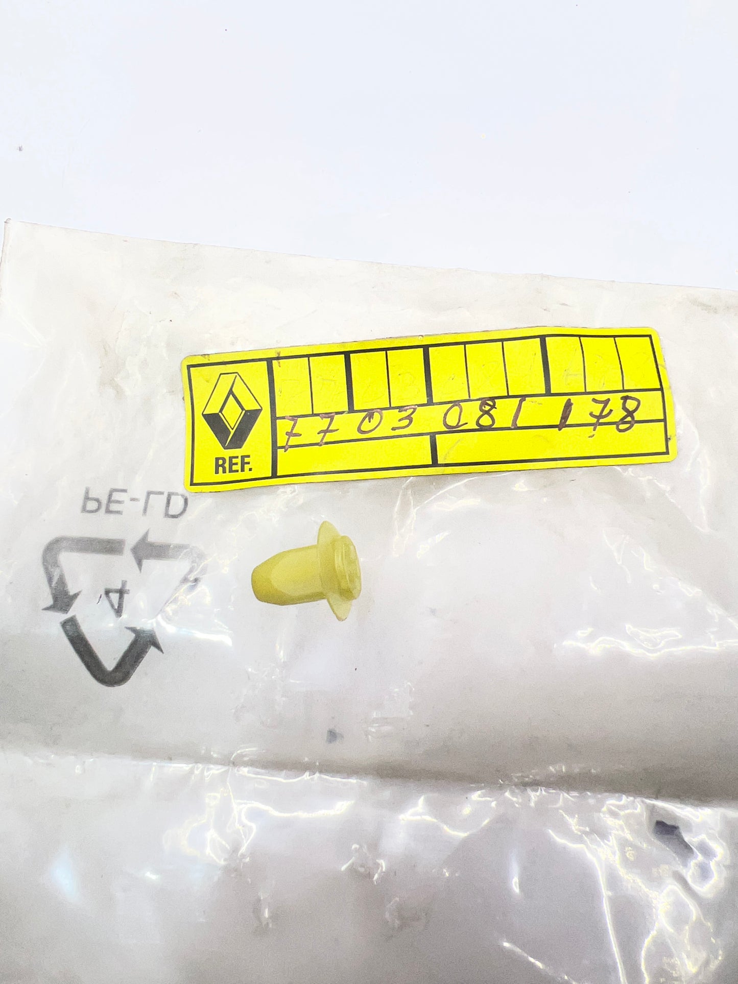 7703081178 Clip, tapacubos RENAULT