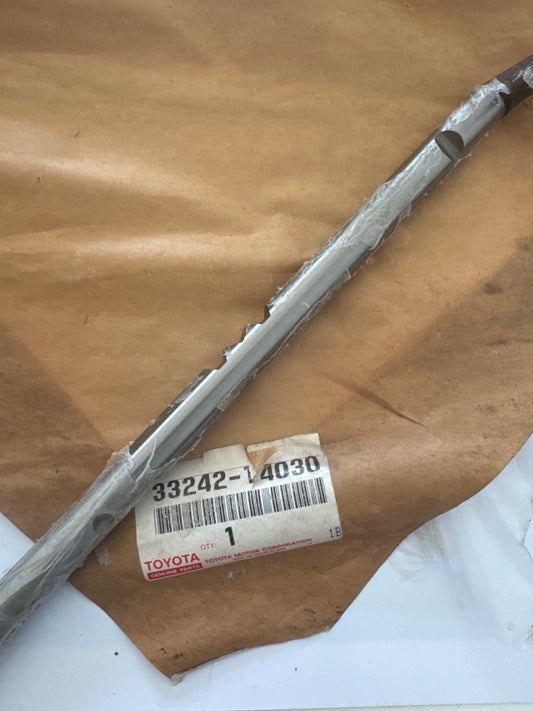 33242-14030 GEAR SHIFT FORK & LEVER SHAFT (MTM), toyota