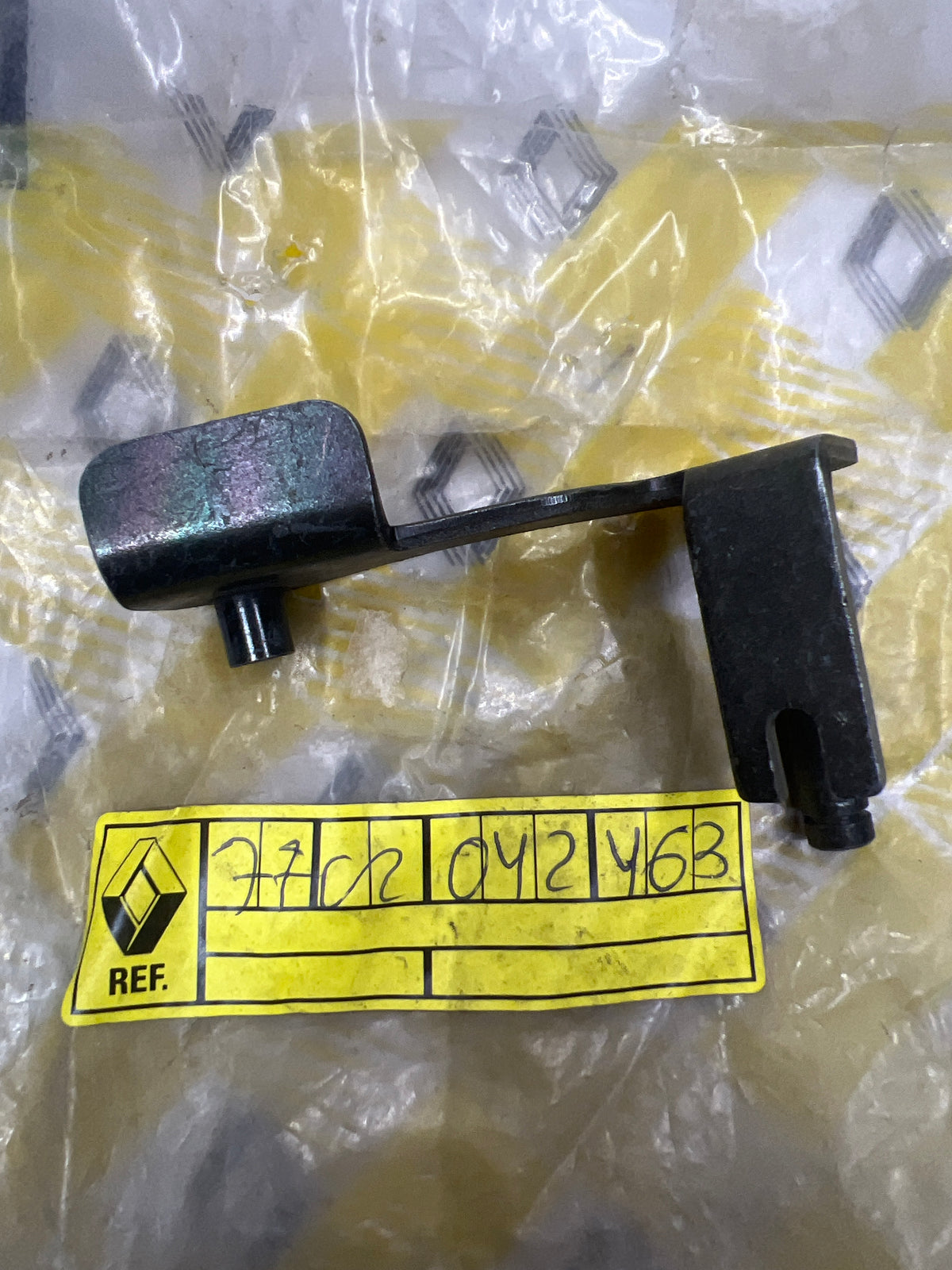 Soporte metálico Renault 7702042463