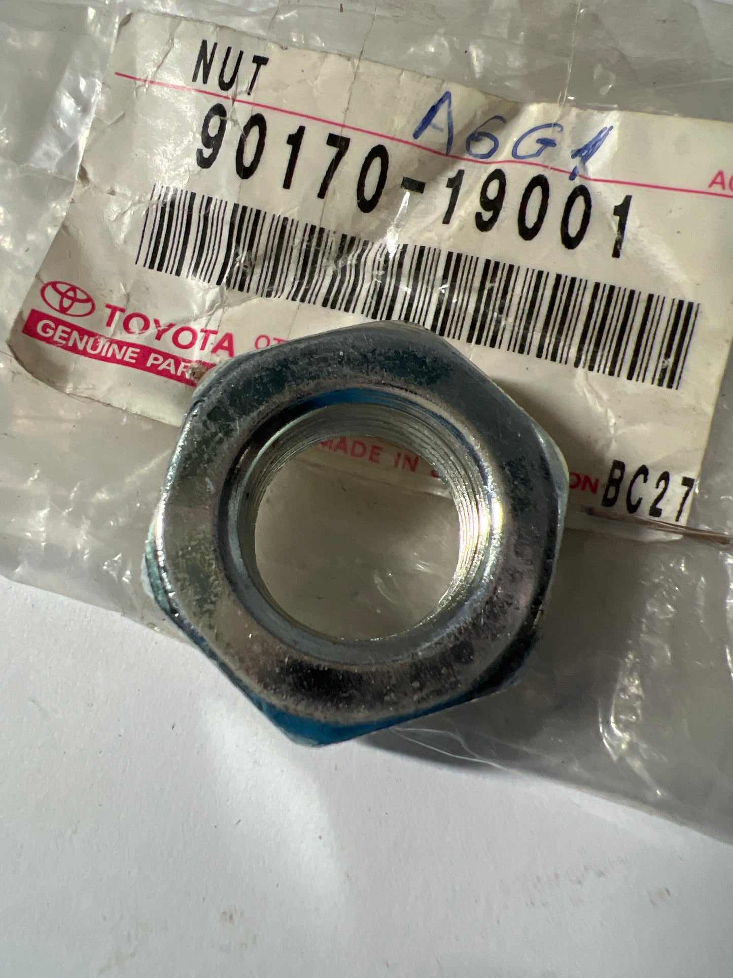 90170-19001 FRONT AXLE HUB, toyota