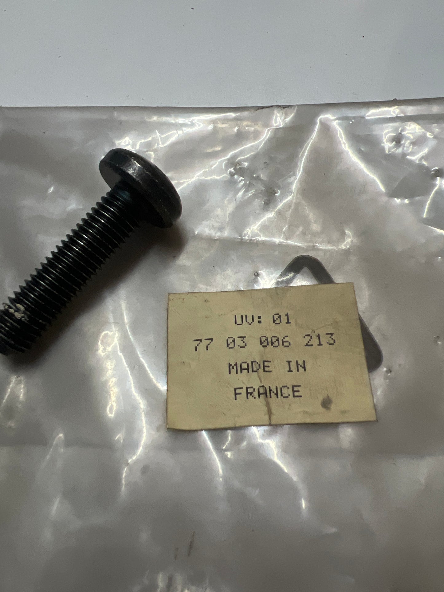 7703006213 - TORNILLO 10X150-4 - Renault