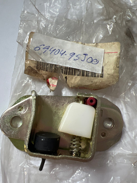 69404-95J00 BACK DOOR LOCK & HINGE, toyota