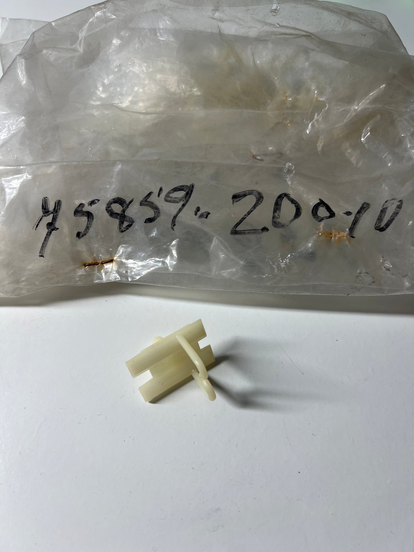 75859-20010, BRIDA, Toyota - Lexus