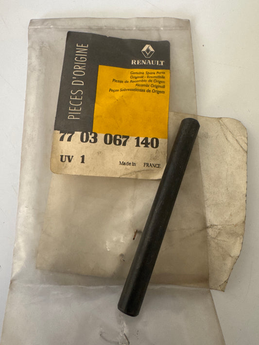 7703067140, #EJE CHARNELA, Renault