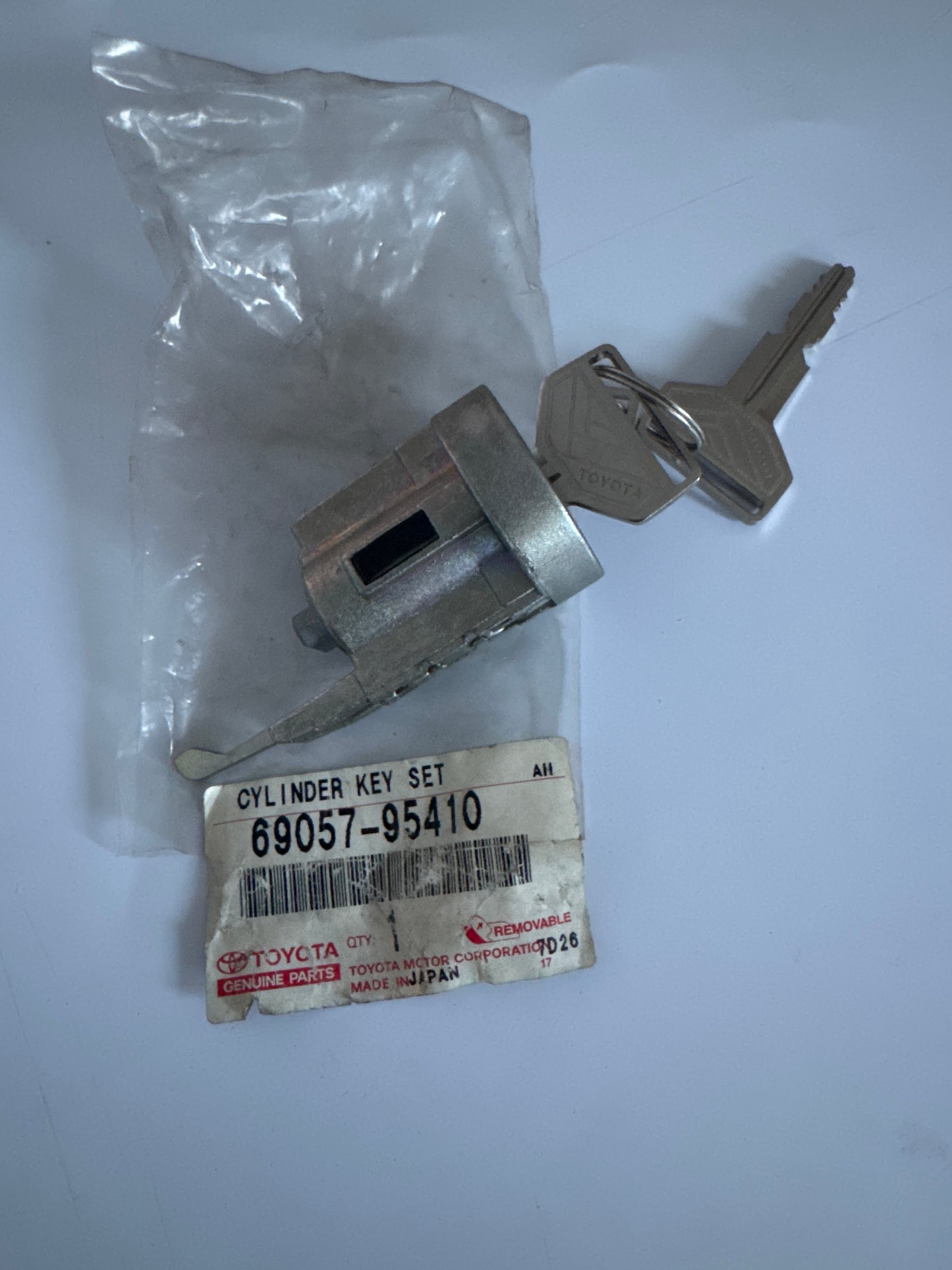 69057-95410 LOCK CYLINDER SET, toyota