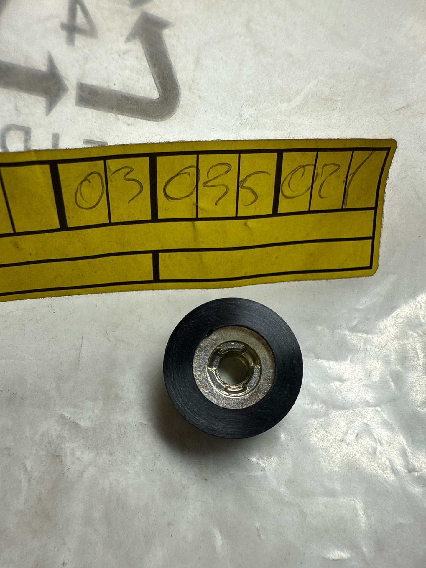 7703035021 - *ECROU EMBASE M - Renault