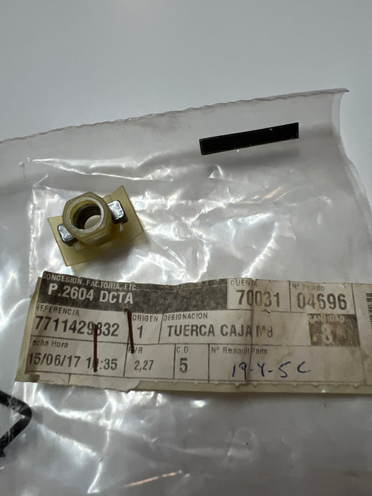 7711429832 - TUERCA CAJA M8 - Renault