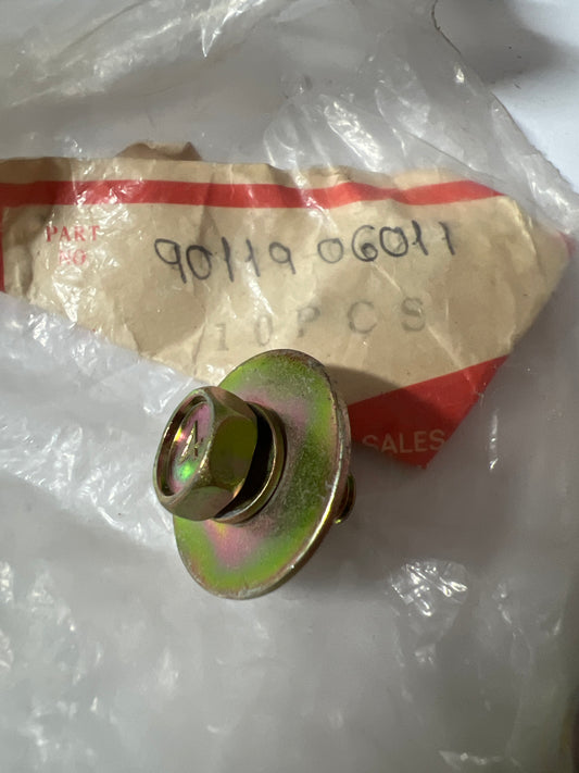 90119-06011 LUGGAGE COMPARTMENT DOOR & LOCK, toyota