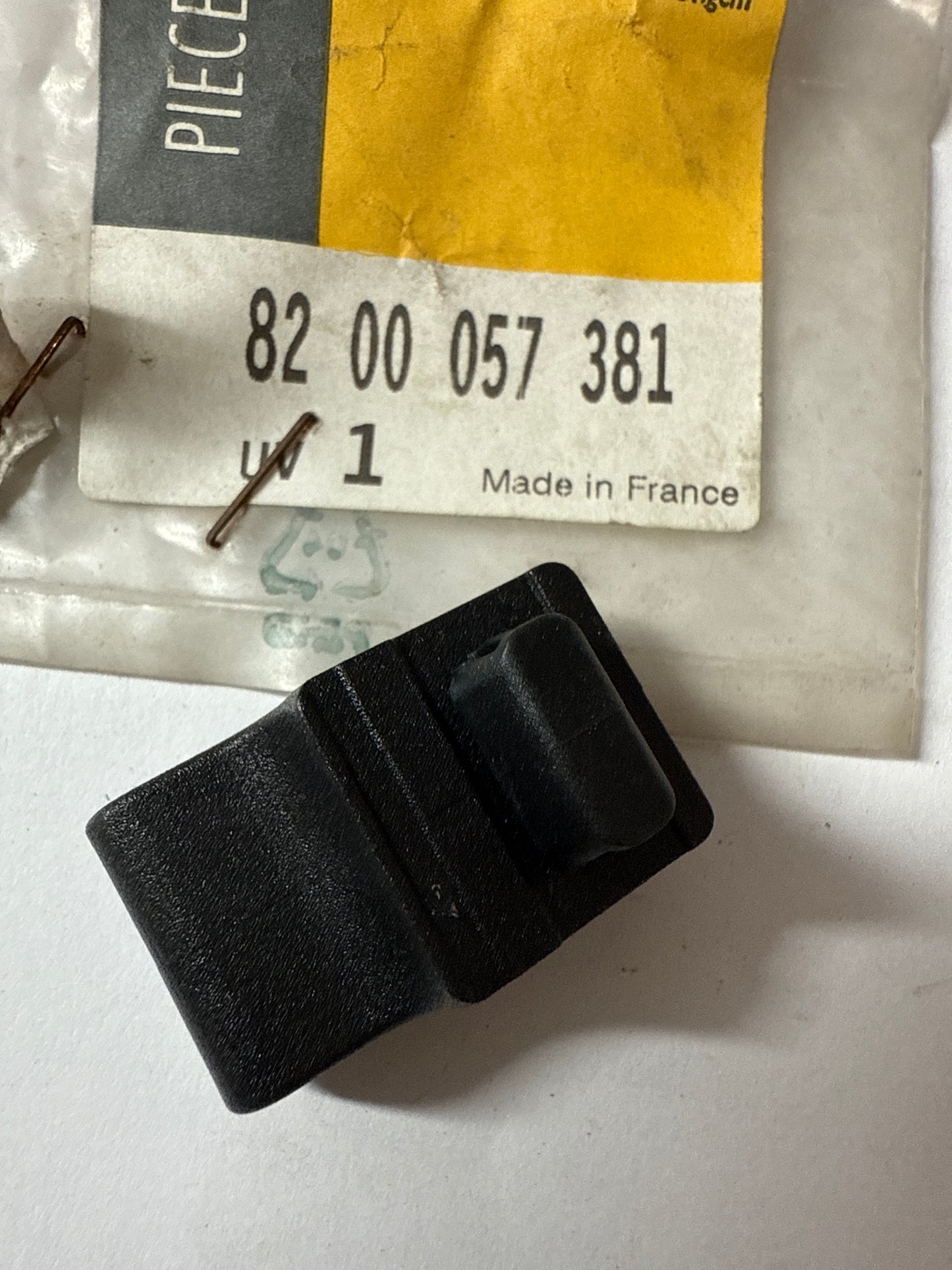 8200057381 - GANCHO REENVIO - Renault