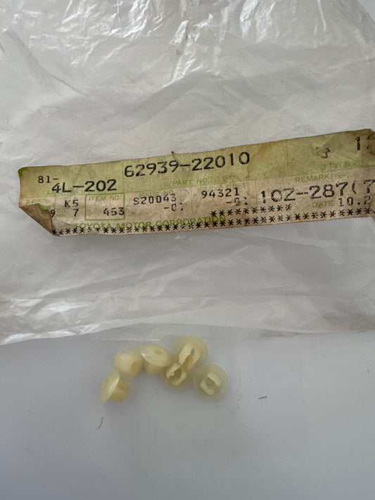 62939-22010 ROOF SIDE VENTILATOR
64-01: INSIDE TRIM BOARD & DOOR OPENING TRIM MOULDING
67-08: BACK DOOR PANEL & GLASS, toyota