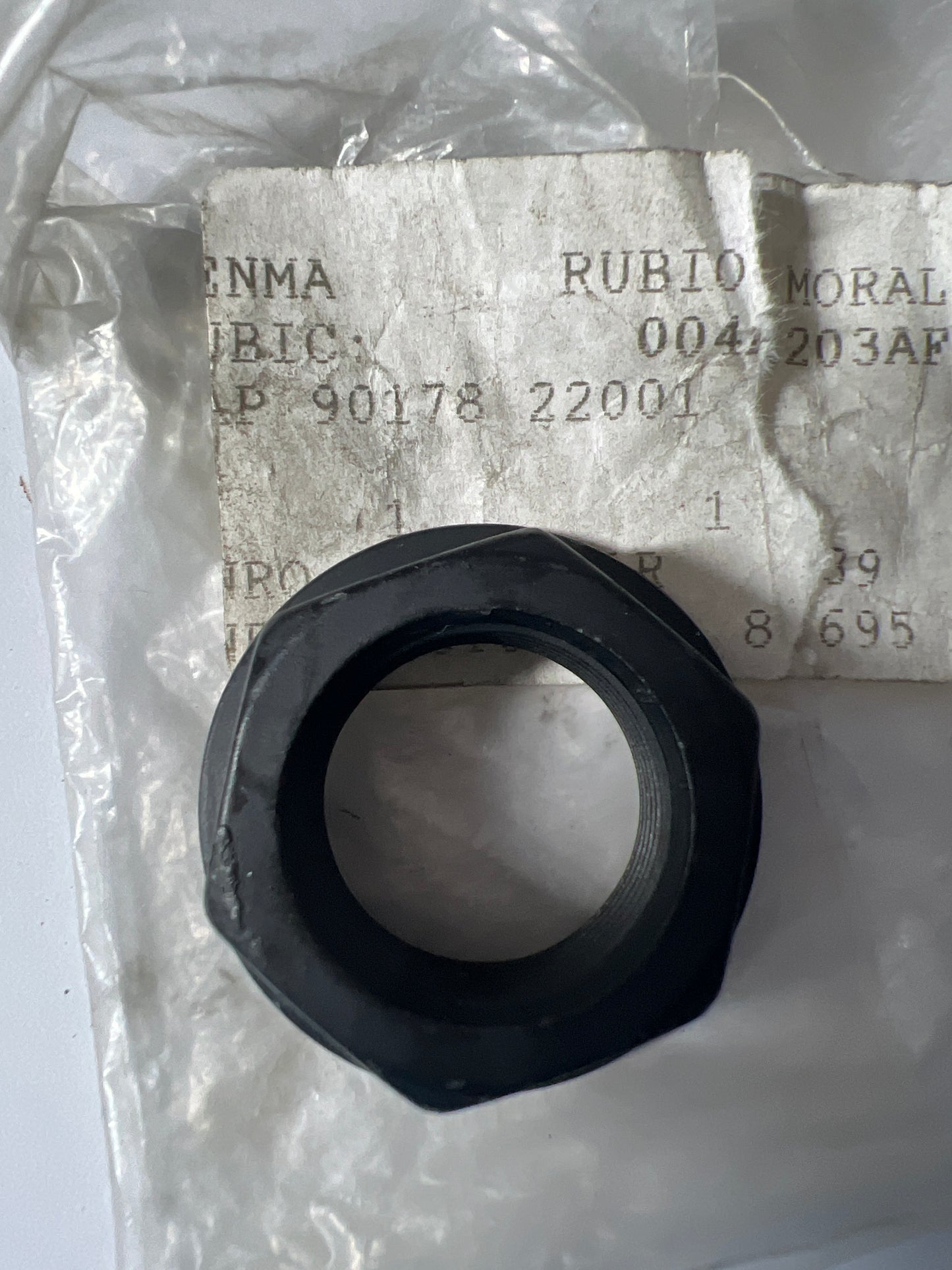 90178-22001 FRONT AXLE HUB, toyota