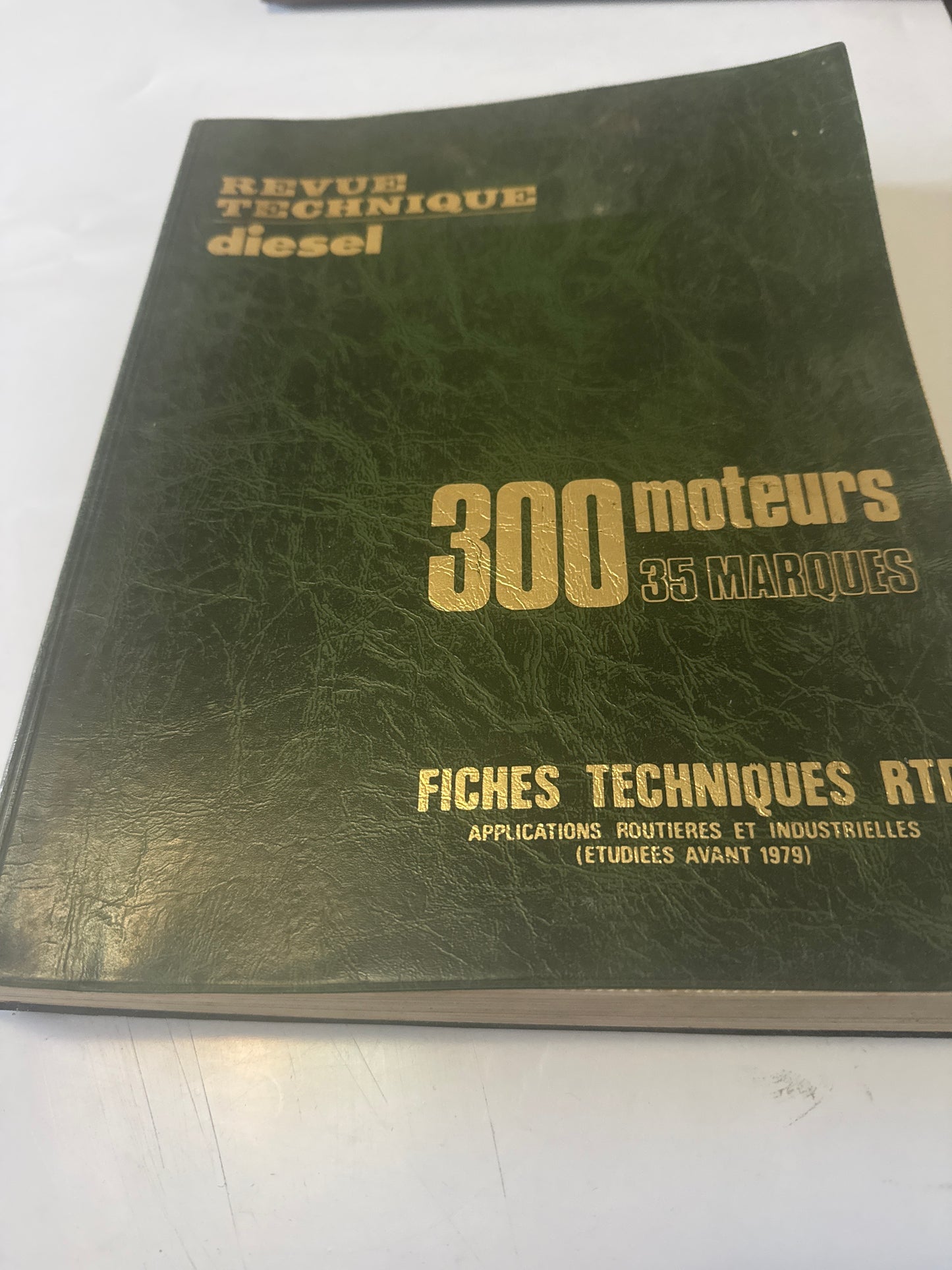 Revista técnica. Diésel. 300 motores, 35 marcas. Fichas técnicas RTD. Aplicaciones rutinarias e industriales. 1979