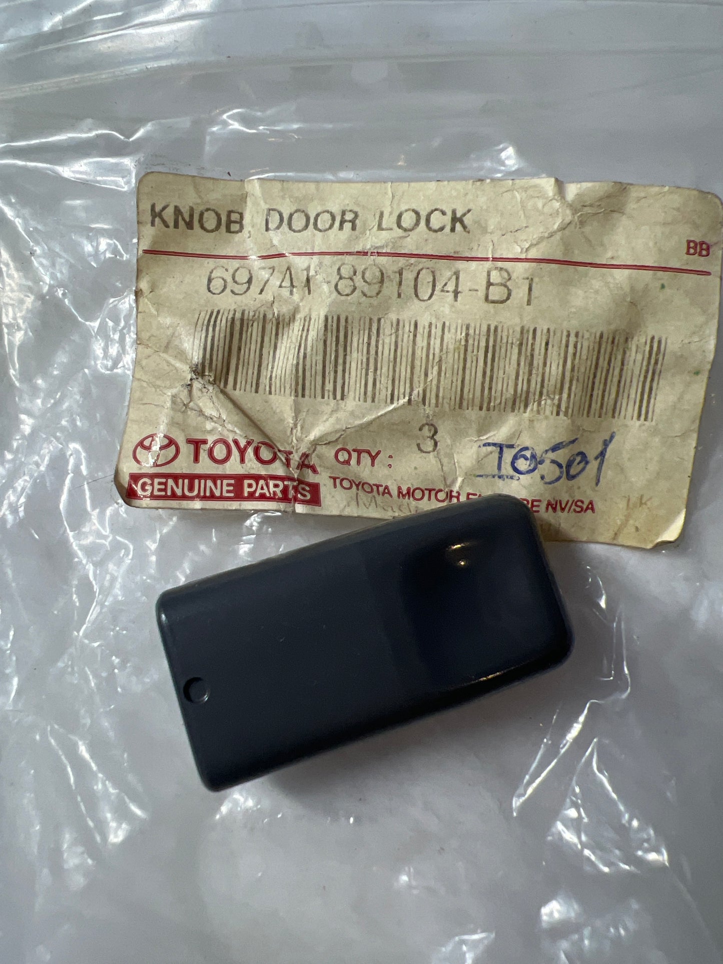 69741-89104-B1 FRONT DOOR LOCK & HANDLE, toyota