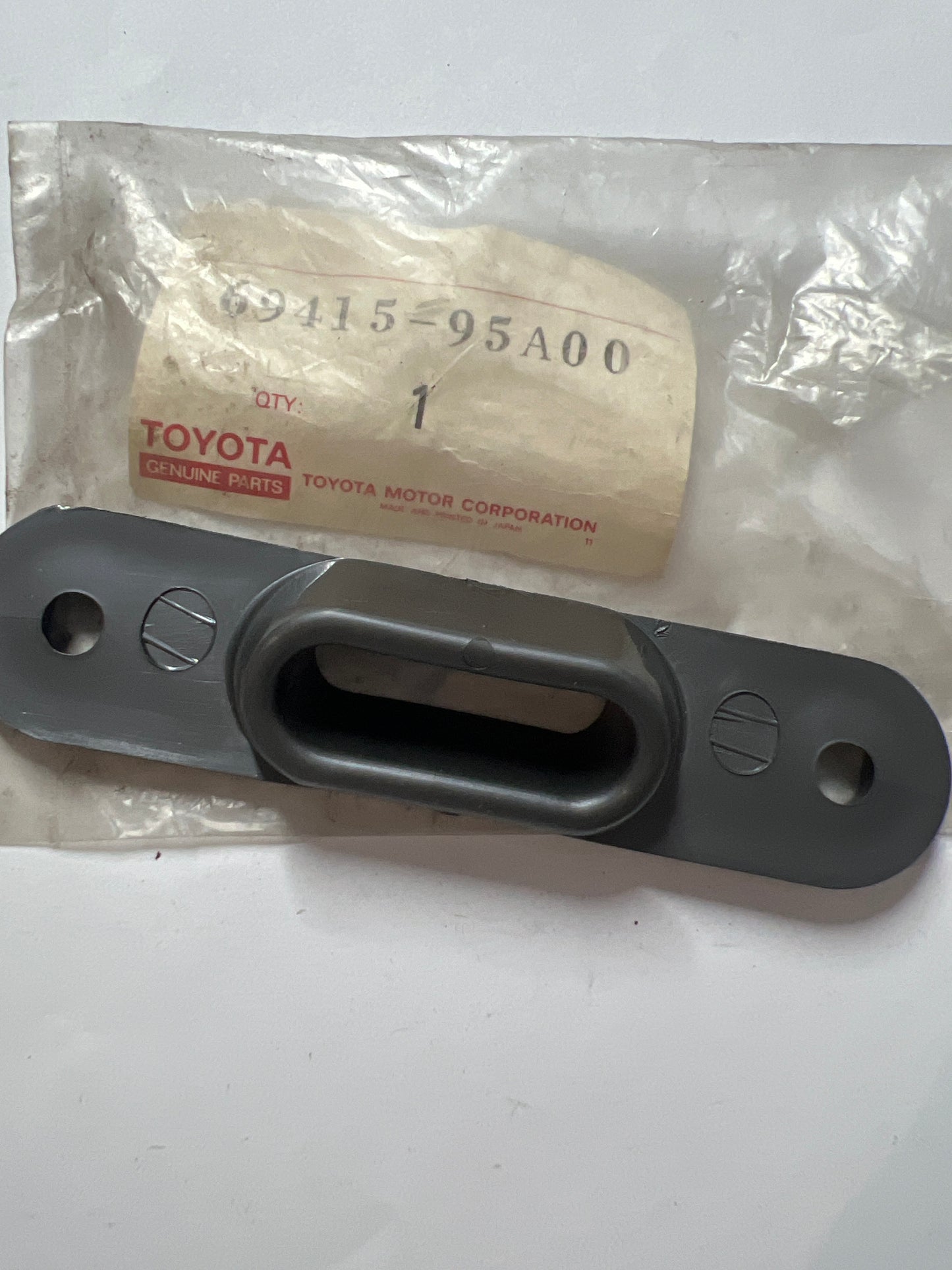 69415-95A00 SLIDE ROLLER & RAIL, toyota